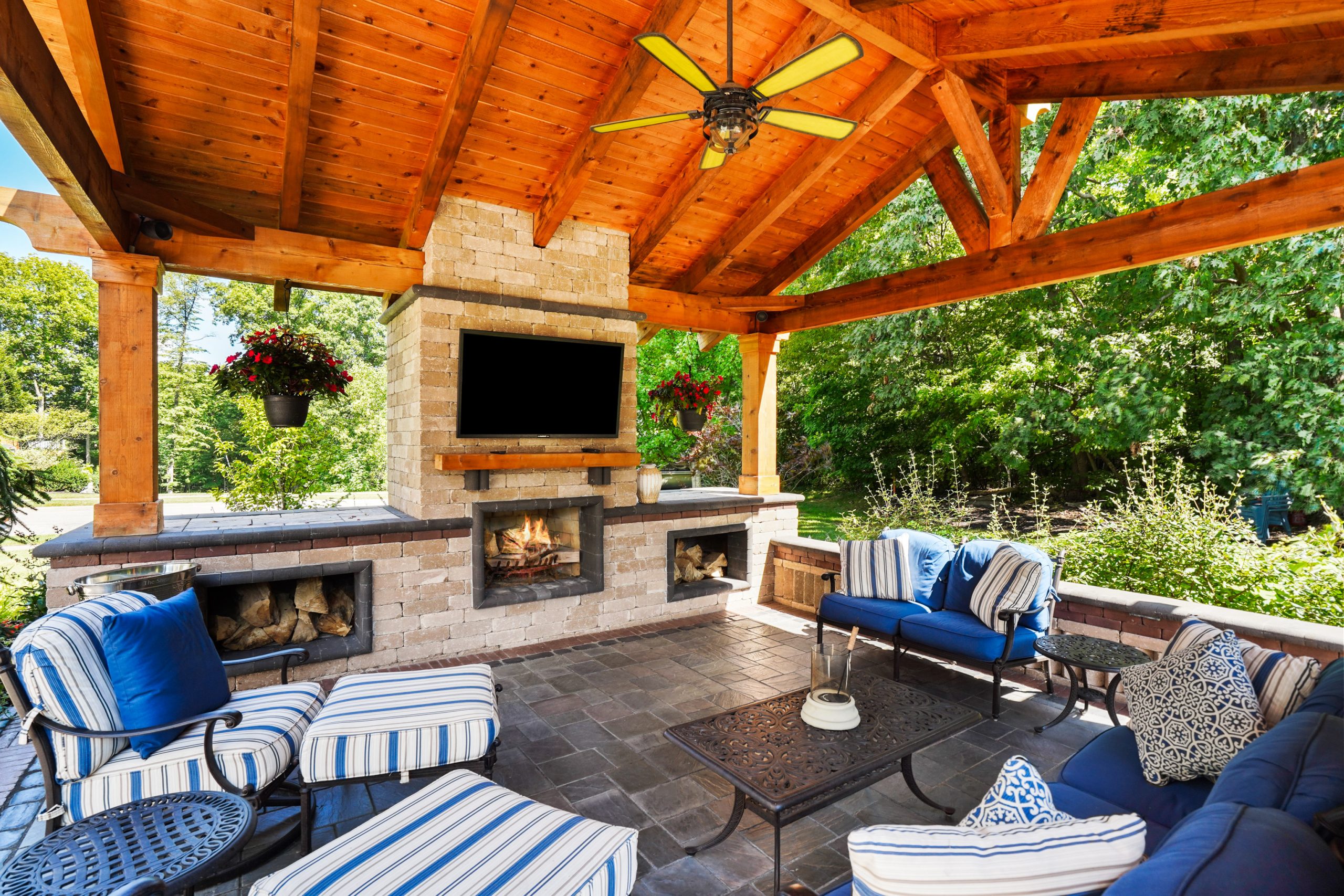 Detached Patio Lounge